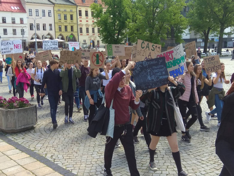 Jihlavští studenti demonstrují za lepší ochranu klimatu