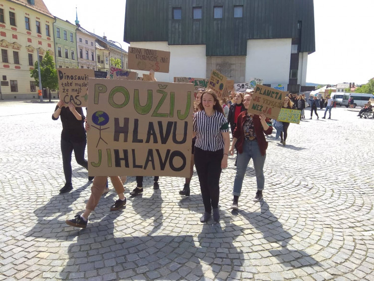 Jihlavští studenti demonstrují za lepší ochranu klimatu