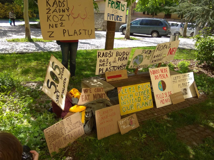 Jihlavští studenti demonstrují za lepší ochranu klimatu
