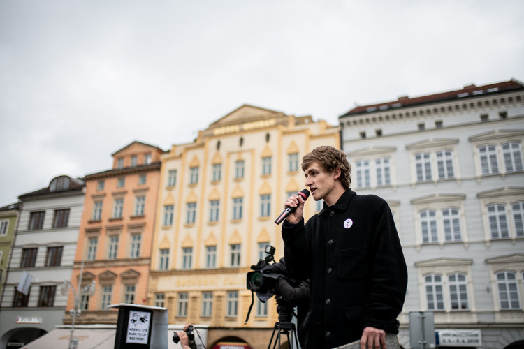 Protest na budějckém náměstí