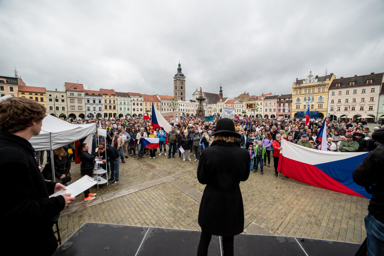 Protest na budějckém náměstí