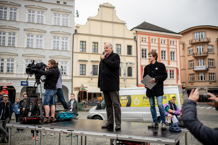 Protest na budějckém náměstí