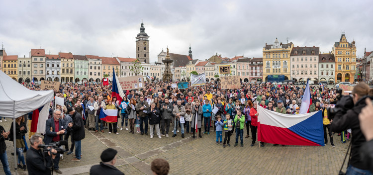 Protest na budějckém náměstí