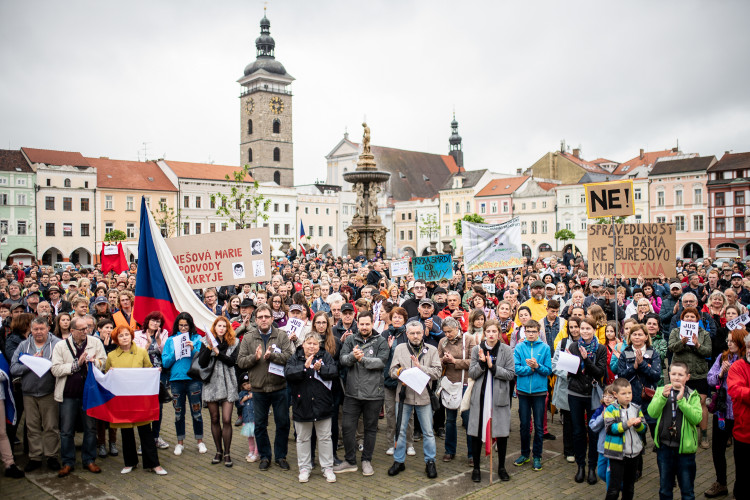 Protest na budějckém náměstí