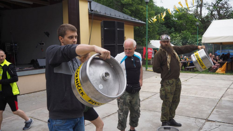 FOTOGALERIE: Jadrošův den byl ve znamení dobré muziky a pivních soutěží