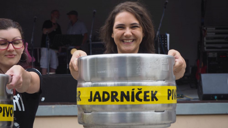 FOTOGALERIE: Jadrošův den byl ve znamení dobré muziky a pivních soutěží