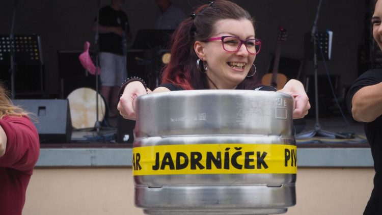 FOTOGALERIE: Jadrošův den byl ve znamení dobré muziky a pivních soutěží