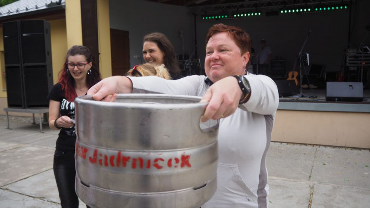 FOTOGALERIE: Jadrošův den byl ve znamení dobré muziky a pivních soutěží