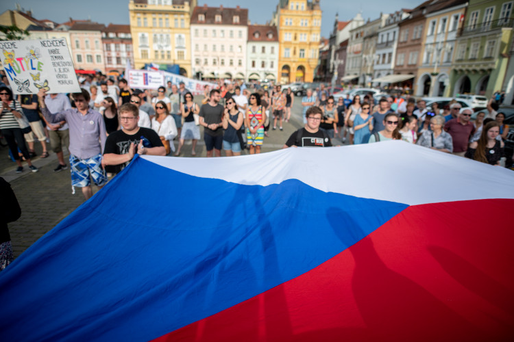 Budějcké náměstí znovu zaplnily stovky lidí.