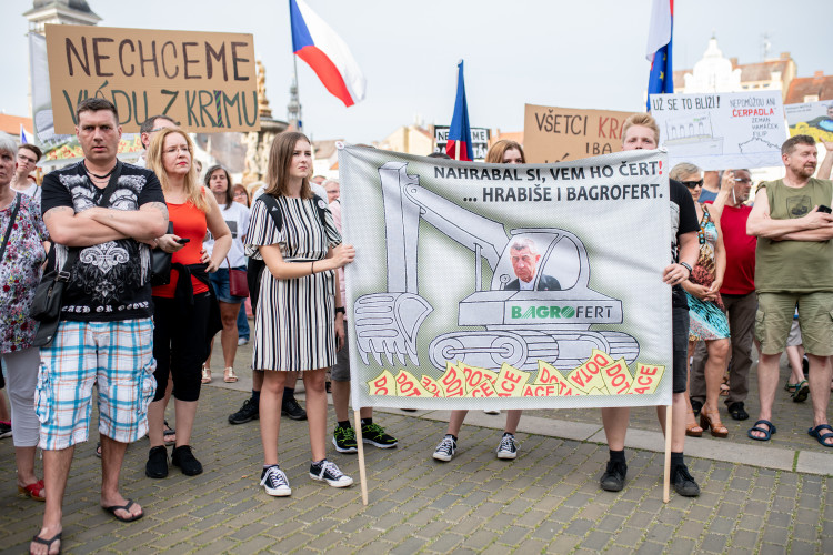 Budějcké náměstí znovu zaplnily stovky lidí.