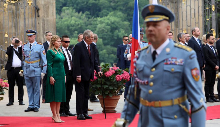 Čaputová v Praze jednala s politiky, uctila Havla i Štefánika