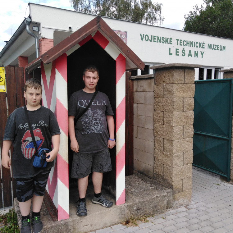 Letní soutěž o plecháček. Hlasujte!