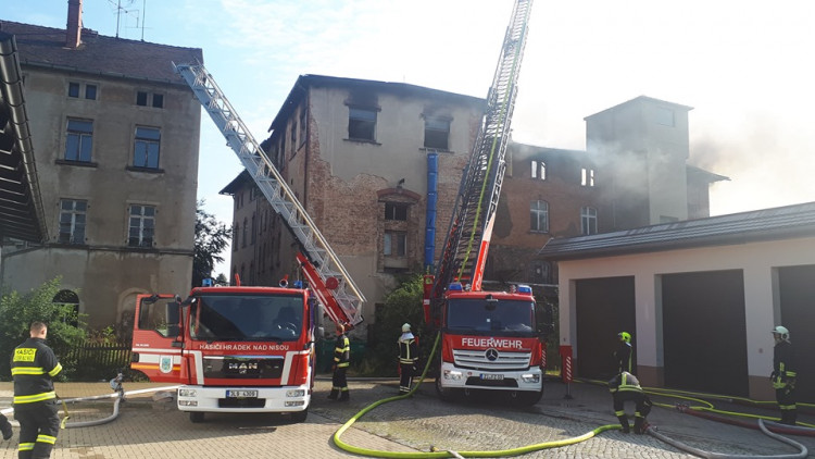 V Žitavě hořel dům