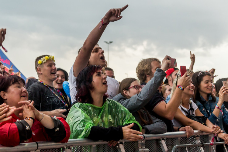 FOTOGALERIE: Létofest letos přilákal davy lidí, neodradily je ani bouřkové mraky a občasný déšť