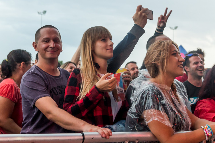 FOTOGALERIE: Létofest letos přilákal davy lidí, neodradily je ani bouřkové mraky a občasný déšť