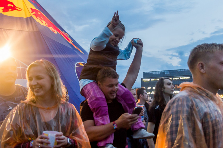 FOTOGALERIE: Létofest letos přilákal davy lidí, neodradily je ani bouřkové mraky a občasný déšť
