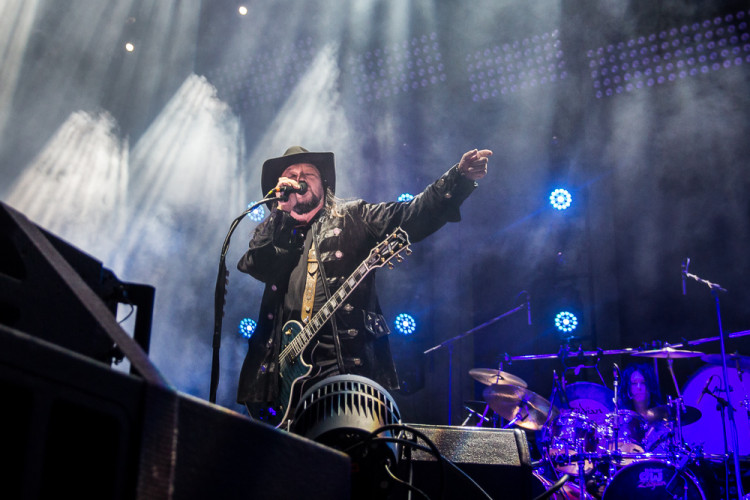 FOTOGALERIE: Létofest letos přilákal davy lidí, neodradily je ani bouřkové mraky a občasný déšť