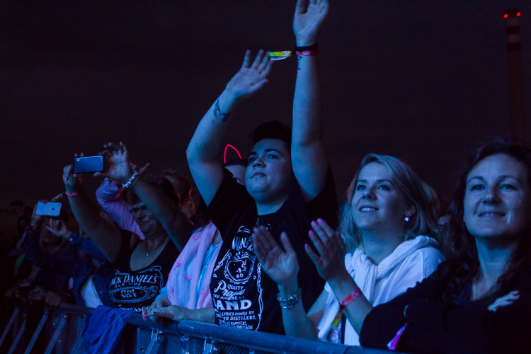 FOTOGALERIE: Létofest letos přilákal davy lidí, neodradily je ani bouřkové mraky a občasný déšť
