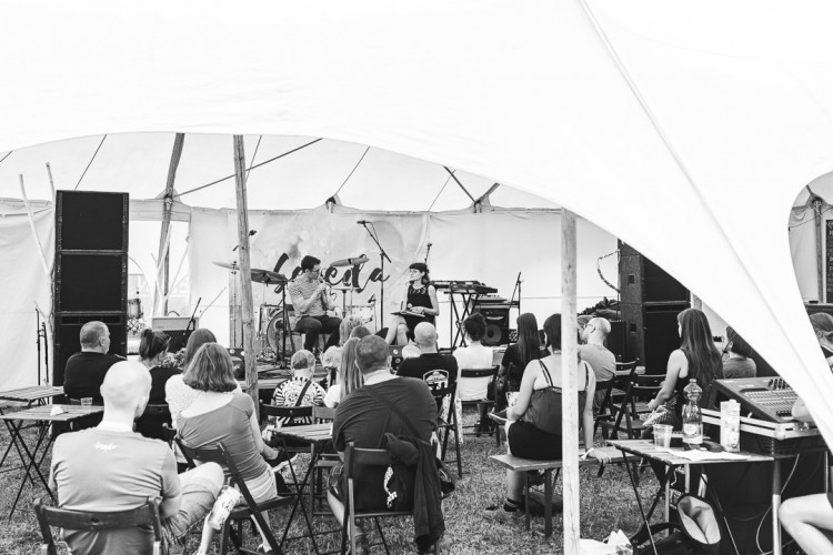 Dva dny života pod topolovým hájkem