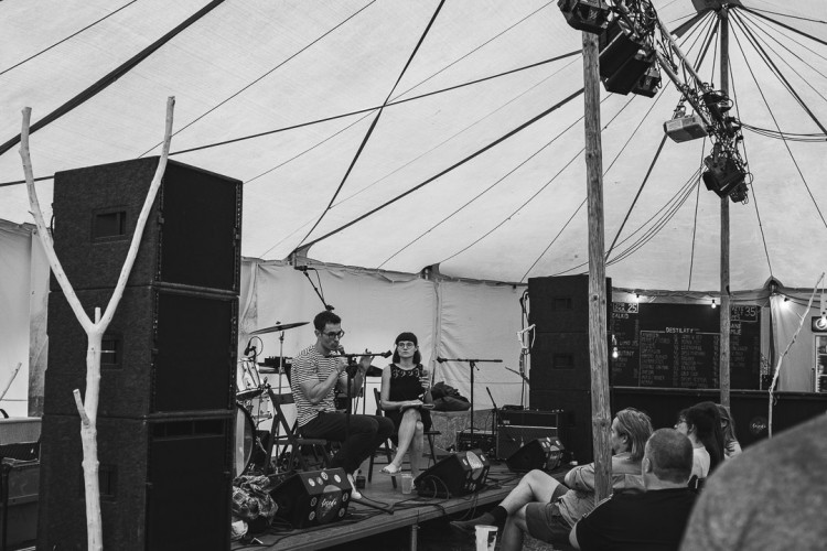 Dva dny života pod topolovým hájkem