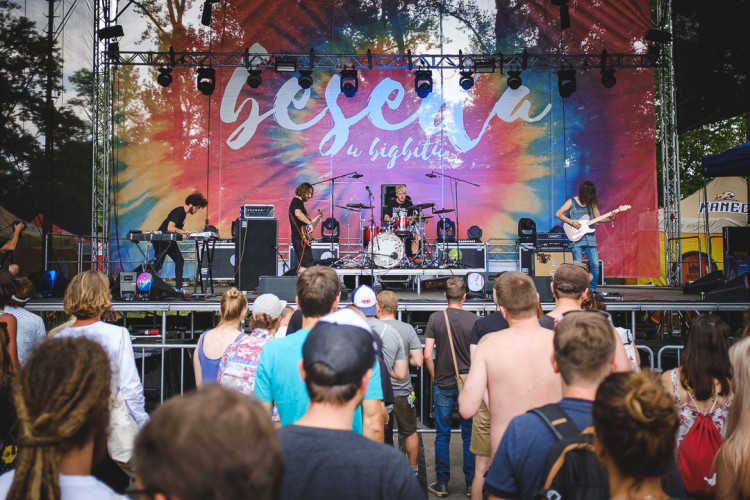 Dva dny života pod topolovým hájkem