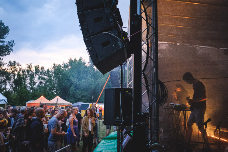 Dva dny života pod topolovým hájkem