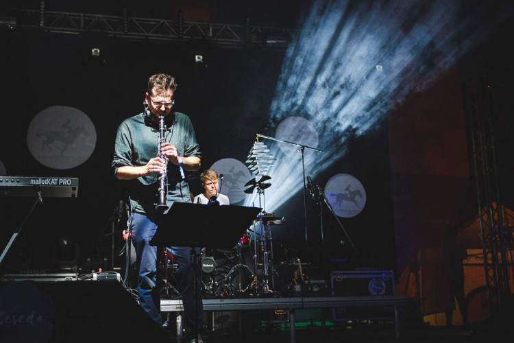 Dva dny života pod topolovým hájkem