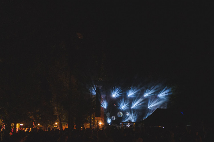 Dva dny života pod topolovým hájkem