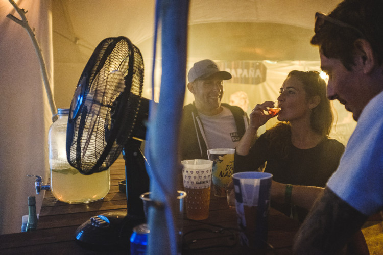 Dva dny života pod topolovým hájkem