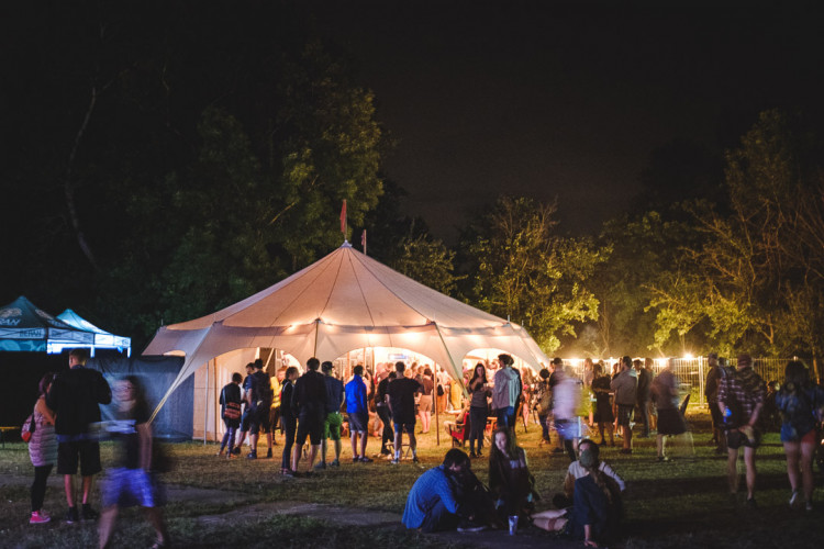 Dva dny života pod topolovým hájkem