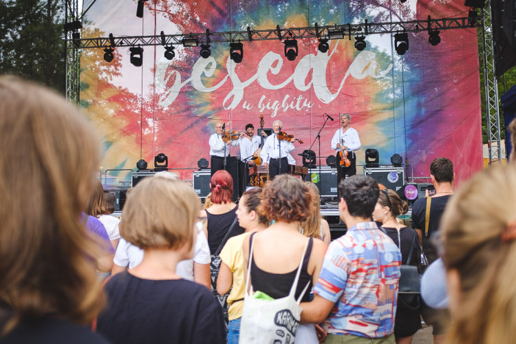 Dva dny života pod topolovým hájkem