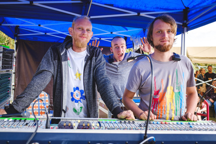 Dva dny života pod topolovým hájkem