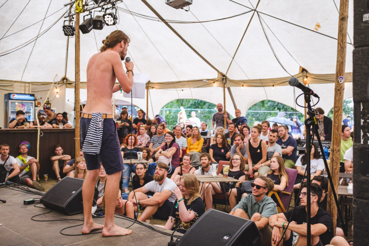 Dva dny života pod topolovým hájkem