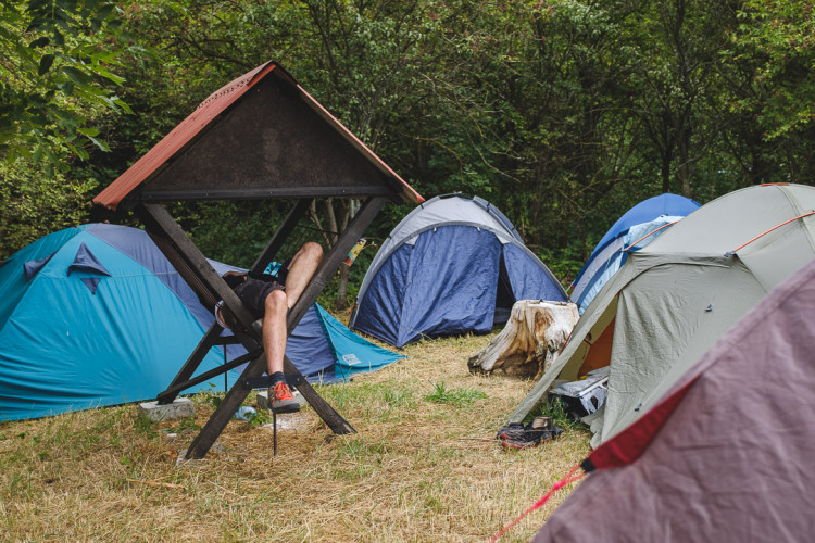Dva dny života pod topolovým hájkem