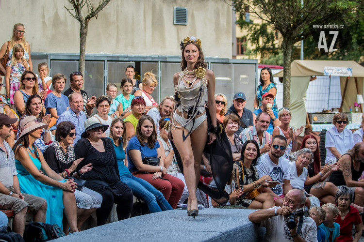 Křehké krásky představují i odvážné modely