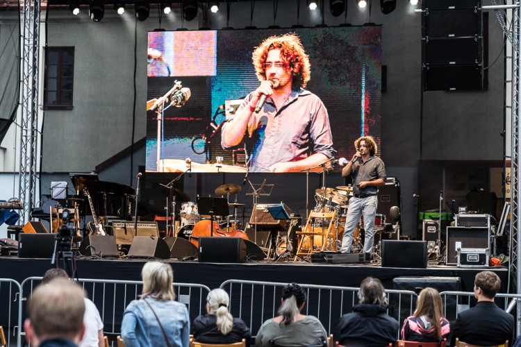 Na Piaristickém náměstí proběhl devátý ročník jihočeského jazzového festivalu