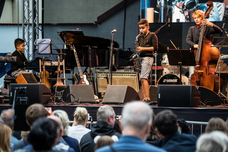 Na Piaristickém náměstí proběhl devátý ročník jihočeského jazzového festivalu