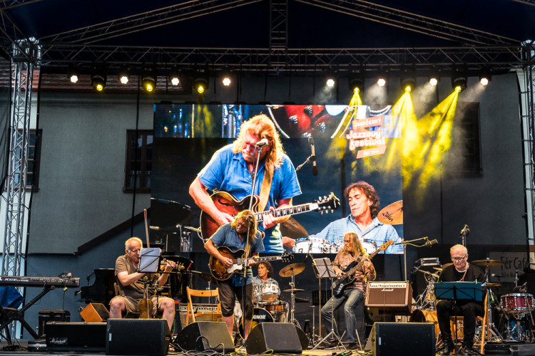 Na Piaristickém náměstí proběhl devátý ročník jihočeského jazzového festivalu