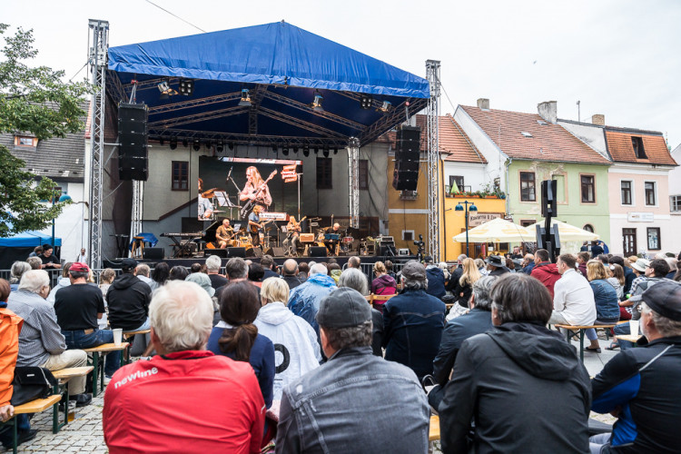 Na Piaristickém náměstí proběhl devátý ročník jihočeského jazzového festivalu