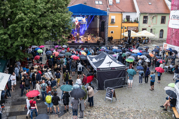Na Piaristickém náměstí proběhl devátý ročník jihočeského jazzového festivalu
