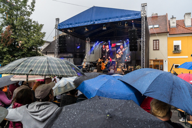 Na Piaristickém náměstí proběhl devátý ročník jihočeského jazzového festivalu