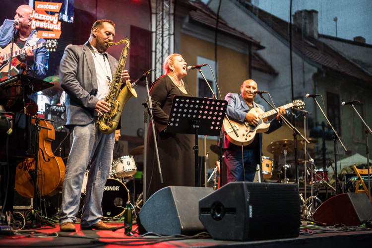 Na Piaristickém náměstí proběhl devátý ročník jihočeského jazzového festivalu
