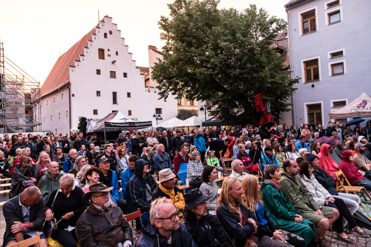 Na Piaristickém náměstí proběhl devátý ročník jihočeského jazzového festivalu