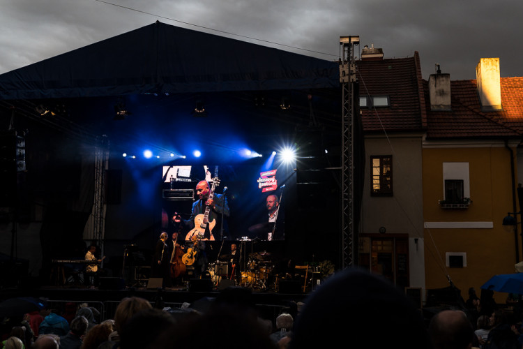 Na Piaristickém náměstí proběhl devátý ročník jihočeského jazzového festivalu
