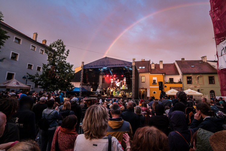 Na Piaristickém náměstí proběhl devátý ročník jihočeského jazzového festivalu