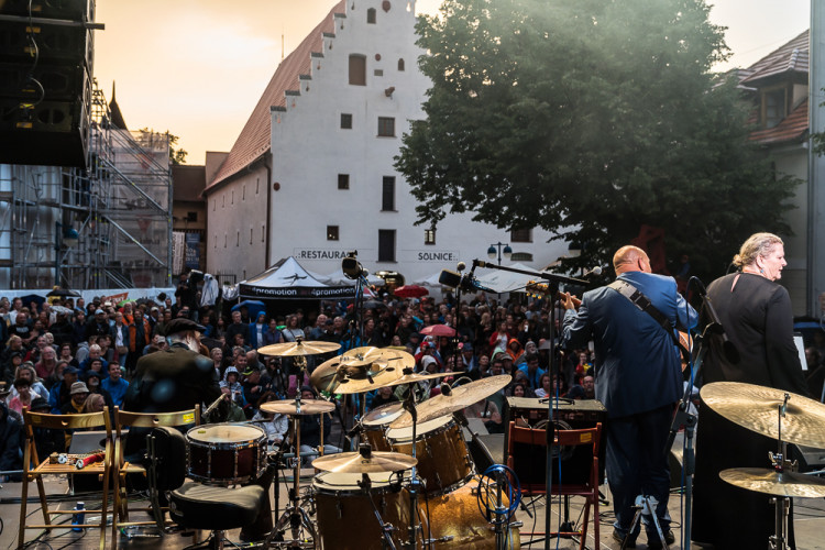 Na Piaristickém náměstí proběhl devátý ročník jihočeského jazzového festivalu