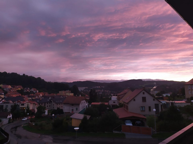 FOTO: Nebeská show nad jihem Čech. Duhu jste zachytili na mnoha místech