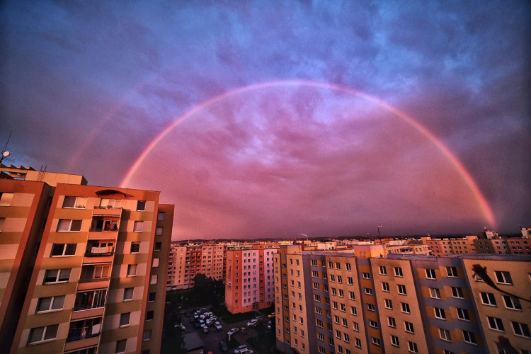 FOTO: Nebeská show nad jihem Čech. Duhu jste zachytili na mnoha místech