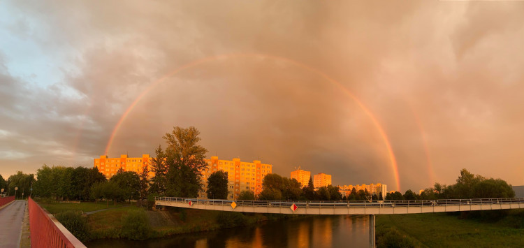 FOTO: Nebeská show nad jihem Čech. Duhu jste zachytili na mnoha místech