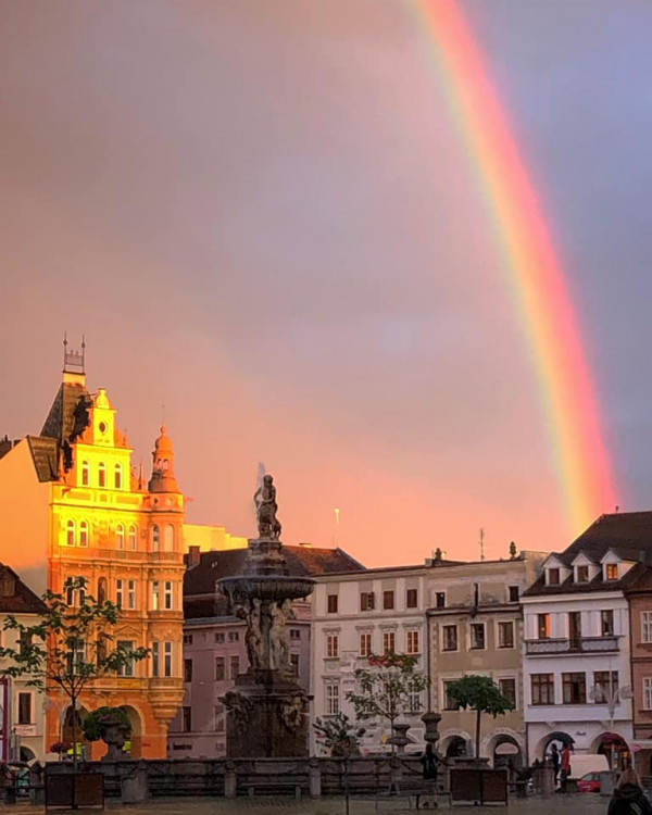 FOTO: Nebeská show nad jihem Čech. Duhu jste zachytili na mnoha místech